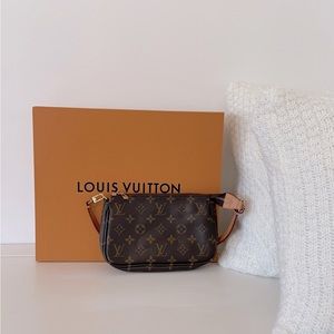 Louis Vuitton Monogram Pochette Purse